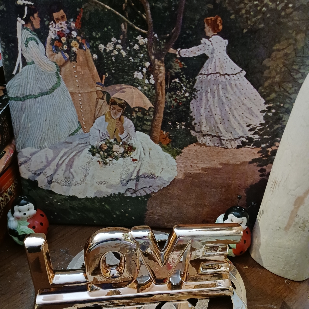 Shiny Pink Heart shaped dish And A Shiny Ceramic ✨️ "LOVE In The Air"💙 Sign. - Picture 7 of 14